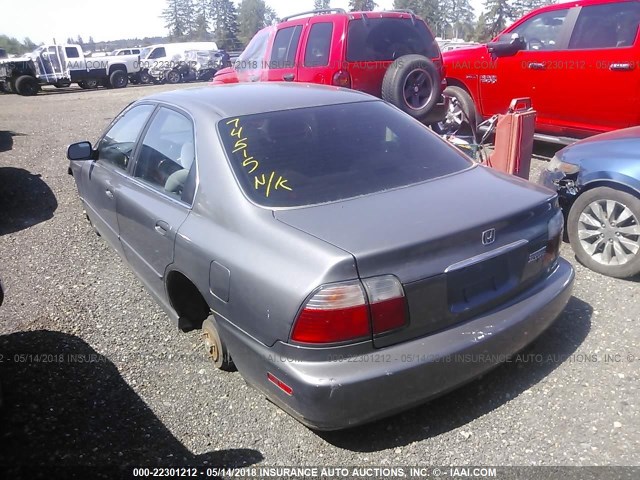 1HGCD5537VA245706 - 1997 HONDA ACCORD LX/EX GRAY photo 3