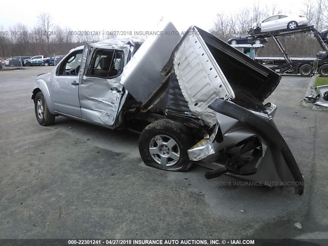 1N6AD07W45C431740 - 2005 NISSAN FRONTIER CREW CAB LE/SE/OFF ROAD SILVER photo 3