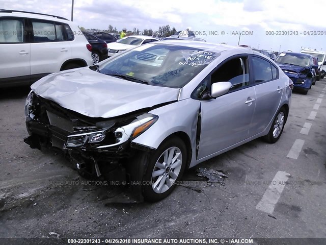 3KPFL4A71HE016506 - 2017 KIA FORTE LX/S SILVER photo 2