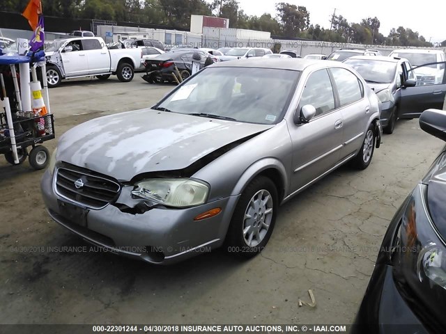 JN1CA31D11T609632 - 2001 NISSAN MAXIMA GXE/SE/GLE/20TH ANNIV GRAY photo 2