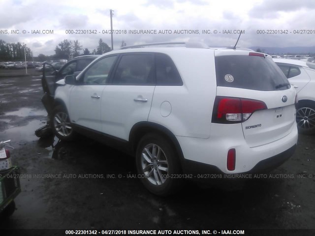 5XYKTCA67FG565028 - 2015 KIA SORENTO LX WHITE photo 3