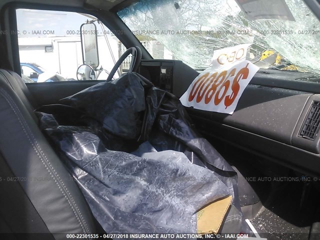 1GDJ7H1C41J500919 - 2001 GMC C-SERIES C7H042 白色 照片 5