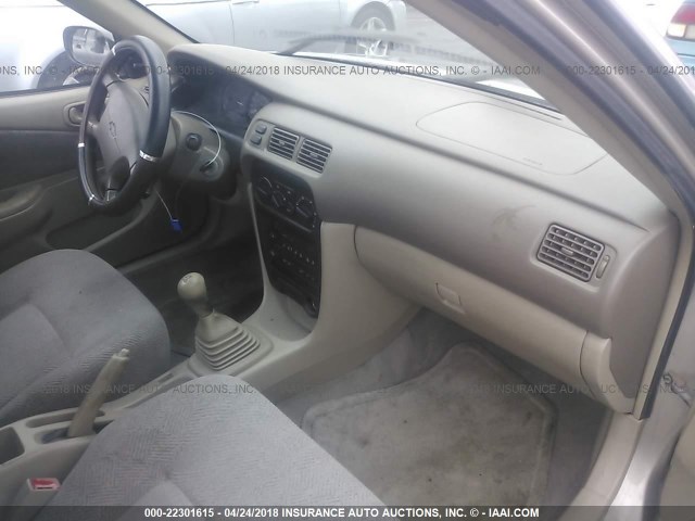 1Y1SK54842Z427028 - 2002 CHEVROLET GEO PRIZM LSI GOLD photo 5