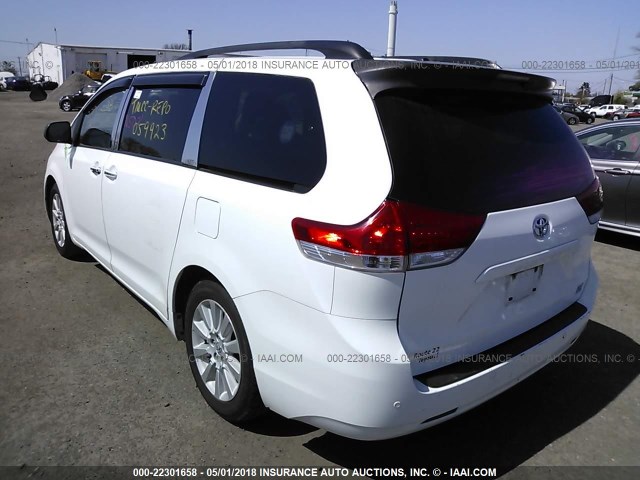 5TDDK3DC5DS059923 - 2013 TOYOTA SIENNA XLE/LIMITED WHITE photo 3