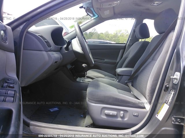 4T1BE32K36U663456 - 2006 TOYOTA CAMRY LE/XLE/SE ოქროსფერი ფოტო 5