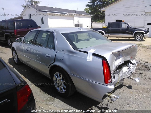 1G6KD5E60BU105305 - 2011 CADILLAC DTS LUXURY COLLECTION SILVER photo 3