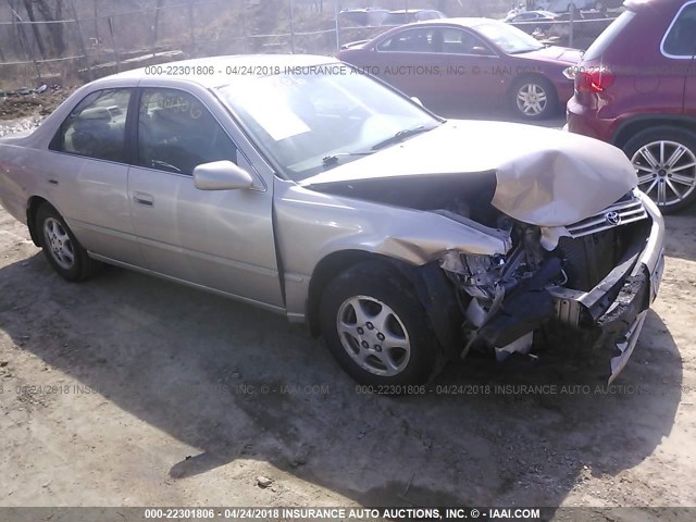4T1BG28KXWU375722 - 1998 TOYOTA CAMRY CE/LE/XLE GOLD photo 1