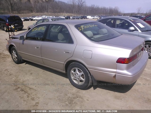 4T1BG28KXWU375722 - 1998 TOYOTA CAMRY CE/LE/XLE GOLD photo 3
