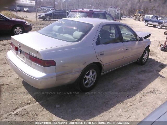 4T1BG28KXWU375722 - 1998 TOYOTA CAMRY CE/LE/XLE GOLD photo 4