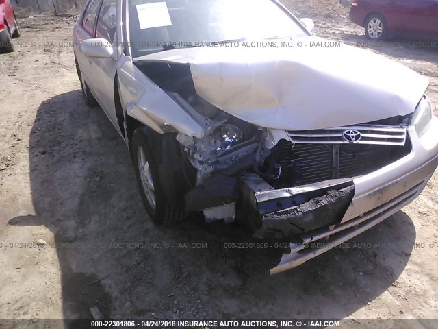 4T1BG28KXWU375722 - 1998 TOYOTA CAMRY CE/LE/XLE GOLD photo 6