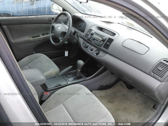 4T1BE32K42U031527 - 2002 TOYOTA CAMRY LE/XLE/SE GRAY photo 5