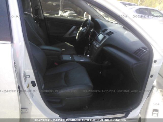 4T1BF3EK0AU551604 - 2010 TOYOTA CAMRY SE/LE/XLE 白色 照片 5