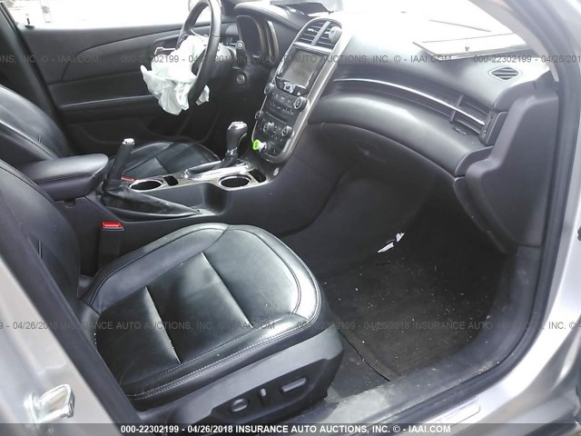 1G11F5SL4FU113189 - 2015 CHEVROLET MALIBU LTZ 银色 照片 5