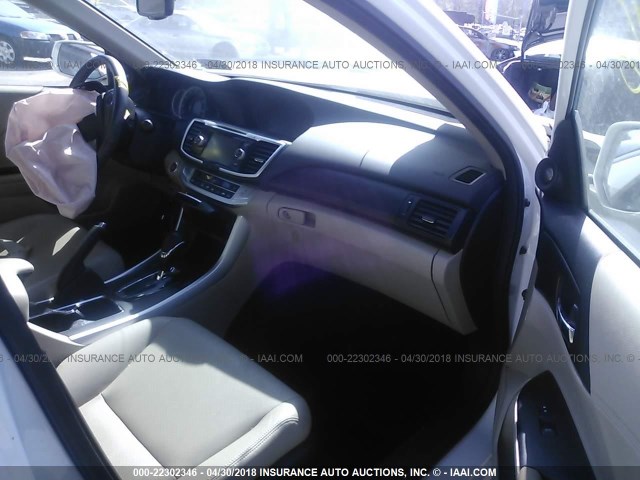 1HGCR2F81DA060219 - 2013 HONDA ACCORD EXL WHITE photo 5