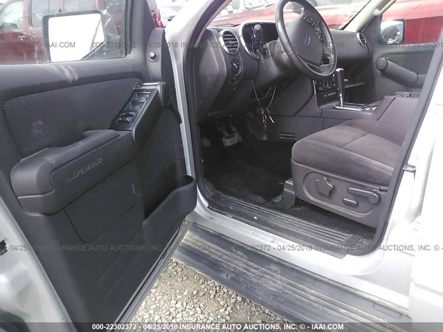 1FMEU63E59UA33694 - 2009 FORD EXPLORER XLT SILVER photo 5