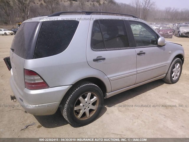4JGAB72E91A258296 - 2001 MERCEDES-BENZ ML 430 银色 照片 4