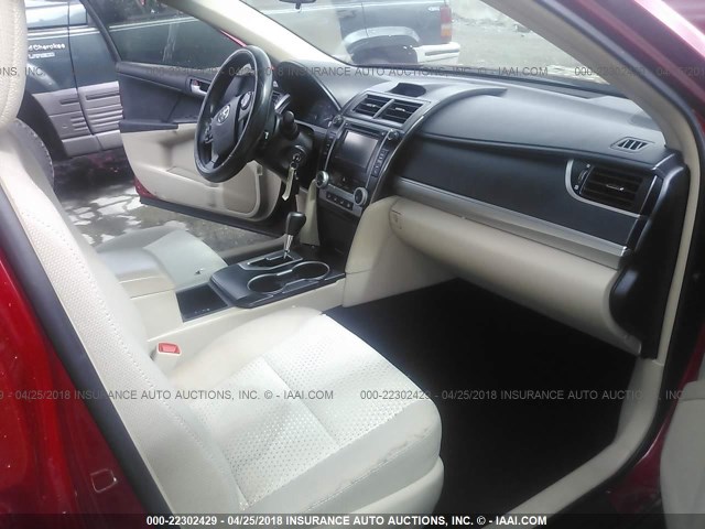4T1BF1FK1EU854447 - 2014 TOYOTA CAMRY L/SE/LE/XLE 红色 照片 5