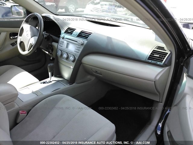 4T4BF3EK5AR049919 - 2010 TOYOTA CAMRY SE/LE/XLE GREEN photo 5