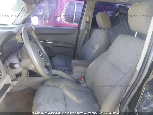 1J8HH48K57C696588 - 2007 JEEP COMMANDER BLACK photo 5
