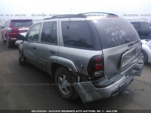 1GNDT13S922381289 - 2002 CHEVROLET TRAILBLAZER  SILVER photo 3