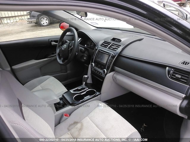 4T1BF1FK1DU229318 - 2013 TOYOTA CAMRY L/SE/LE/XLE BLACK photo 5