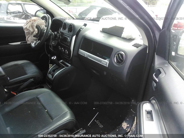 1C4NJDEB5FD321523 - 2015 JEEP COMPASS LATITUDE 灰色 照片 5