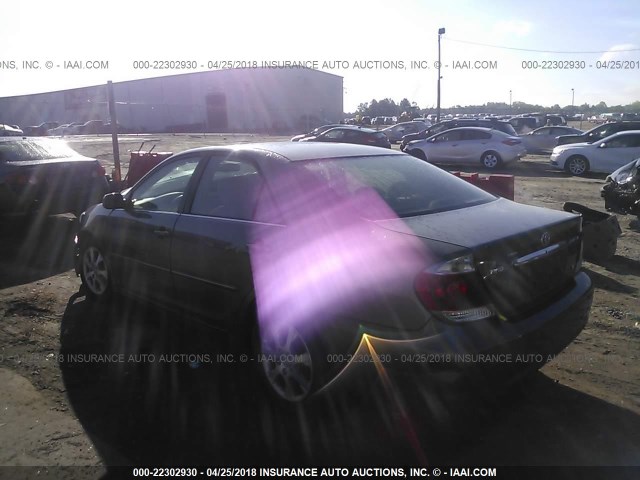 JTDBF30K560170423 - 2006 TOYOTA CAMRY LE/XLE GRAY photo 3