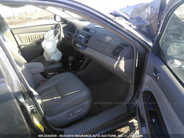 JTDBF30K560170423 - 2006 TOYOTA CAMRY LE/XLE GRAY photo 5