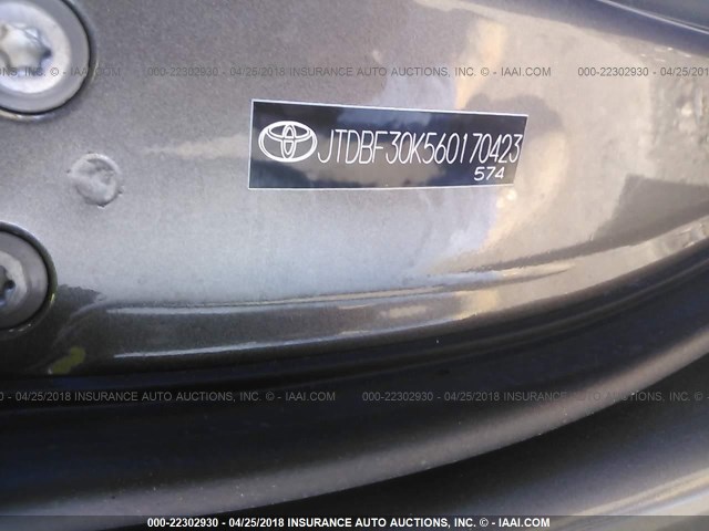 JTDBF30K560170423 - 2006 TOYOTA CAMRY LE/XLE GRAY photo 9