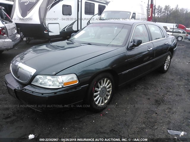 1LNHM81W03Y611317 - 2003 LINCOLN TOWN CAR EXECUTIVE GREEN photo 2