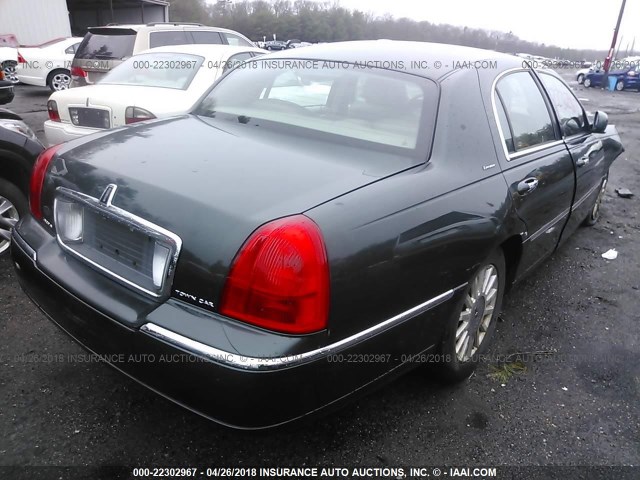 1LNHM81W03Y611317 - 2003 LINCOLN TOWN CAR EXECUTIVE GREEN photo 4