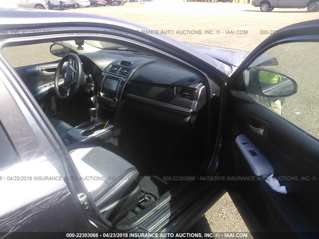 4T1BF1FK9CU175538 - 2012 TOYOTA CAMRY SE/LE/XLE 灰色 照片 5