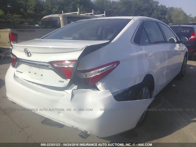 4T1BF1FK4HU398075 - 2017 TOYOTA CAMRY LE/XLE/SE/XSE თეთრი ფოტო 4