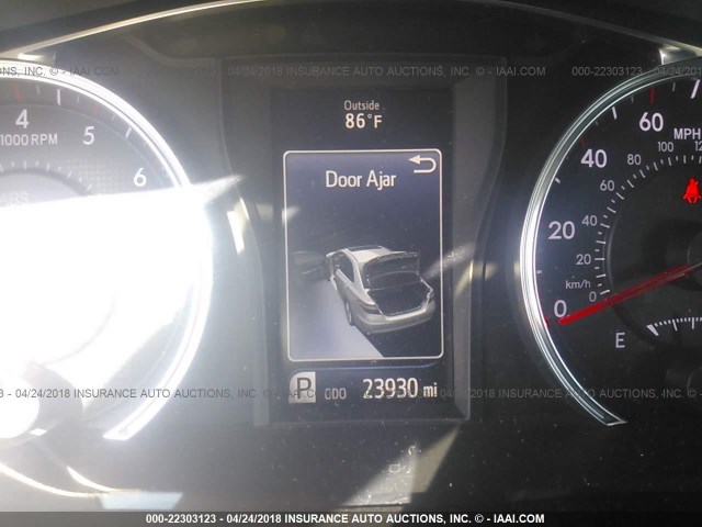 4T1BF1FK4HU398075 - 2017 TOYOTA CAMRY LE/XLE/SE/XSE თეთრი ფოტო 7