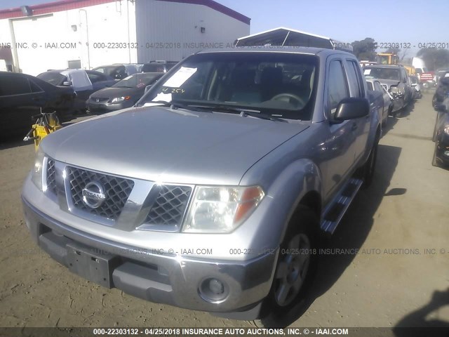 1N6AD07U35C463173 - 2005 NISSAN FRONTIER CREW CAB LE/SE/OFF ROAD SILVER photo 2