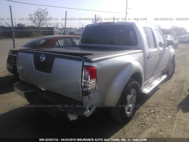 1N6AD07U35C463173 - 2005 NISSAN FRONTIER CREW CAB LE/SE/OFF ROAD SILVER photo 4