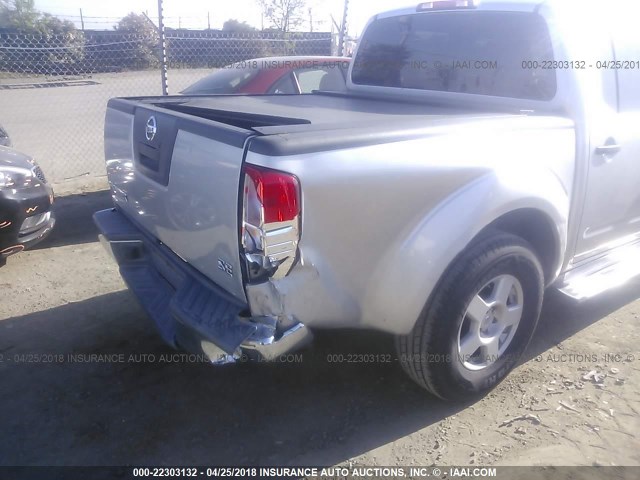 1N6AD07U35C463173 - 2005 NISSAN FRONTIER CREW CAB LE/SE/OFF ROAD SILVER photo 6