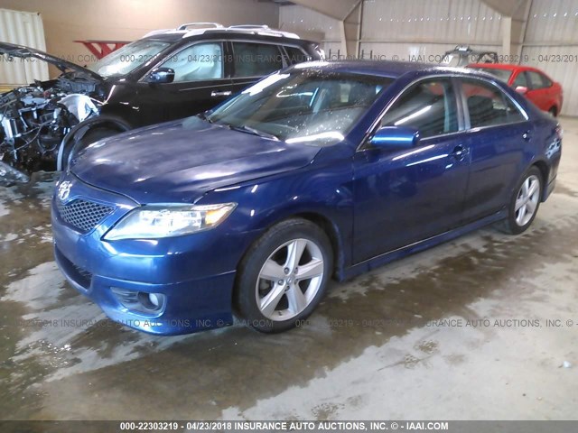 4T1BF3EK1BU681084 - 2011 TOYOTA CAMRY SE/LE/XLE BLUE photo 2