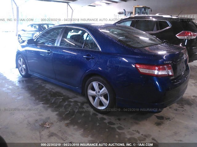 4T1BF3EK1BU681084 - 2011 TOYOTA CAMRY SE/LE/XLE BLUE photo 3
