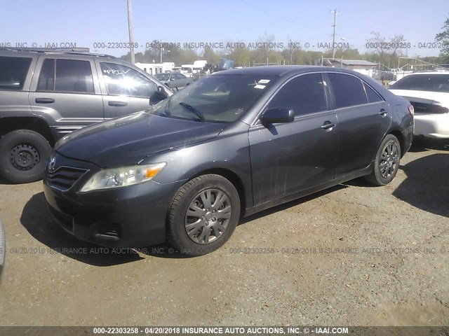 4T1BF3EKXBU768322 - 2011 TOYOTA CAMRY SE/LE/XLE GRAY photo 2