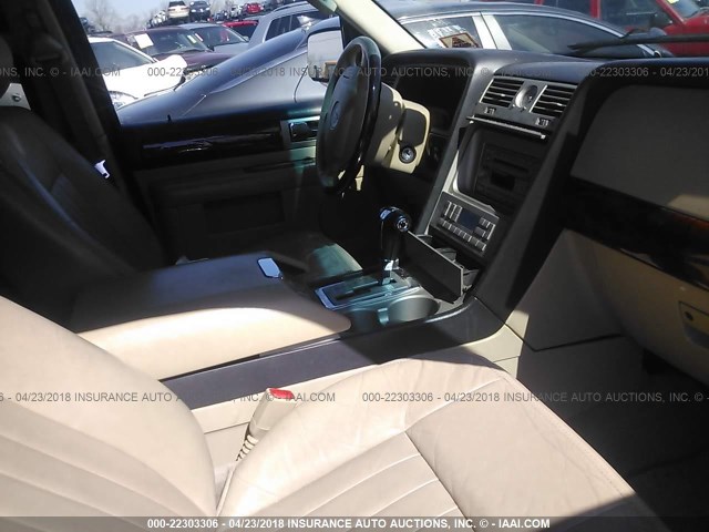 5LMFU28535LJ23445 - 2005 LINCOLN NAVIGATOR GRAY photo 5