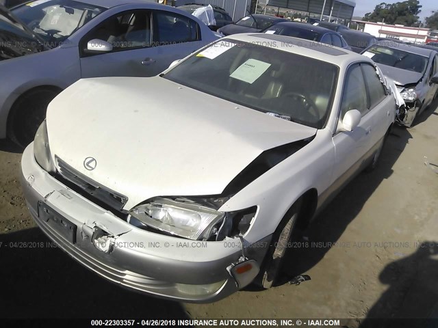 JT8BF28G0X5073529 - 1999 LEXUS ES 300 WHITE photo 2