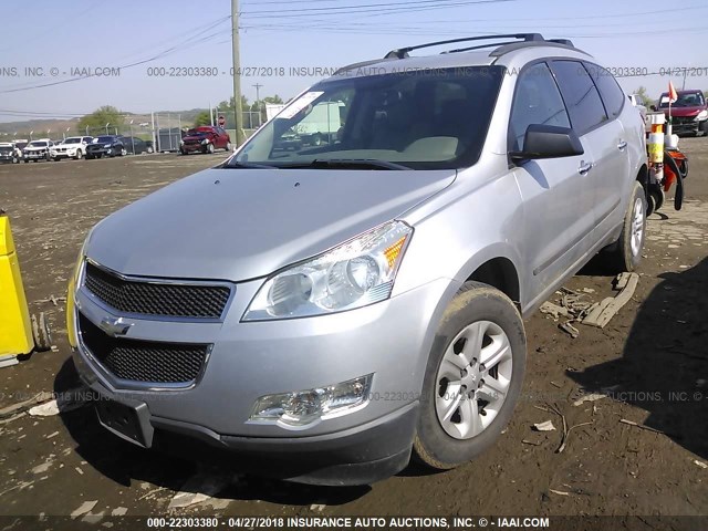 1GNLVEED3AS111274 - 2010 CHEVROLET TRAVERSE LS SILVER photo 2