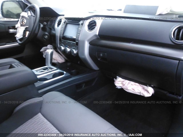 5TFRM5F13HX119933 - 2017 TOYOTA TUNDRA DOUBLE CAB SR/SR5 BLACK photo 5