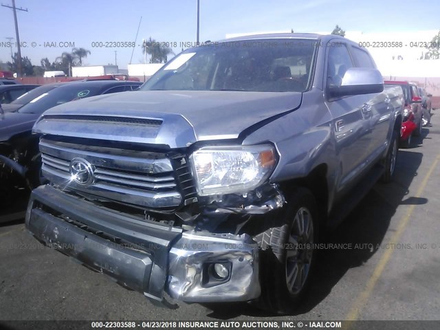5TFGY5F17HX215365 - 2017 TOYOTA TUNDRA CREWMAX 1794/PLATINUM 银色 照片 2