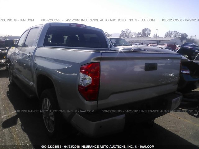 5TFGY5F17HX215365 - 2017 TOYOTA TUNDRA CREWMAX 1794/PLATINUM 银色 照片 3