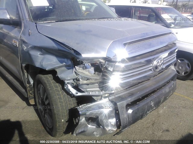5TFGY5F17HX215365 - 2017 TOYOTA TUNDRA CREWMAX 1794/PLATINUM 银色 照片 6
