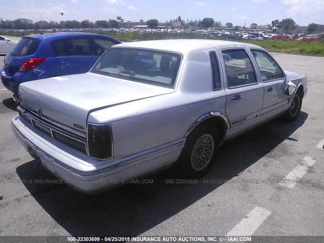 1LNLM81W0VY633606 - 1997 LINCOLN TOWN CAR EXECUTIVE Silber Foto 4