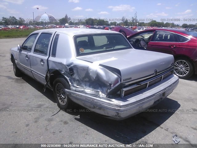1LNLM81W0VY633606 - 1997 LINCOLN TOWN CAR EXECUTIVE Silber Foto 6