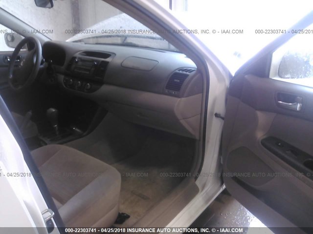 4T1BE32K55U404532 - 2005 TOYOTA CAMRY LE/XLE/SE თეთრი ფოტო 5